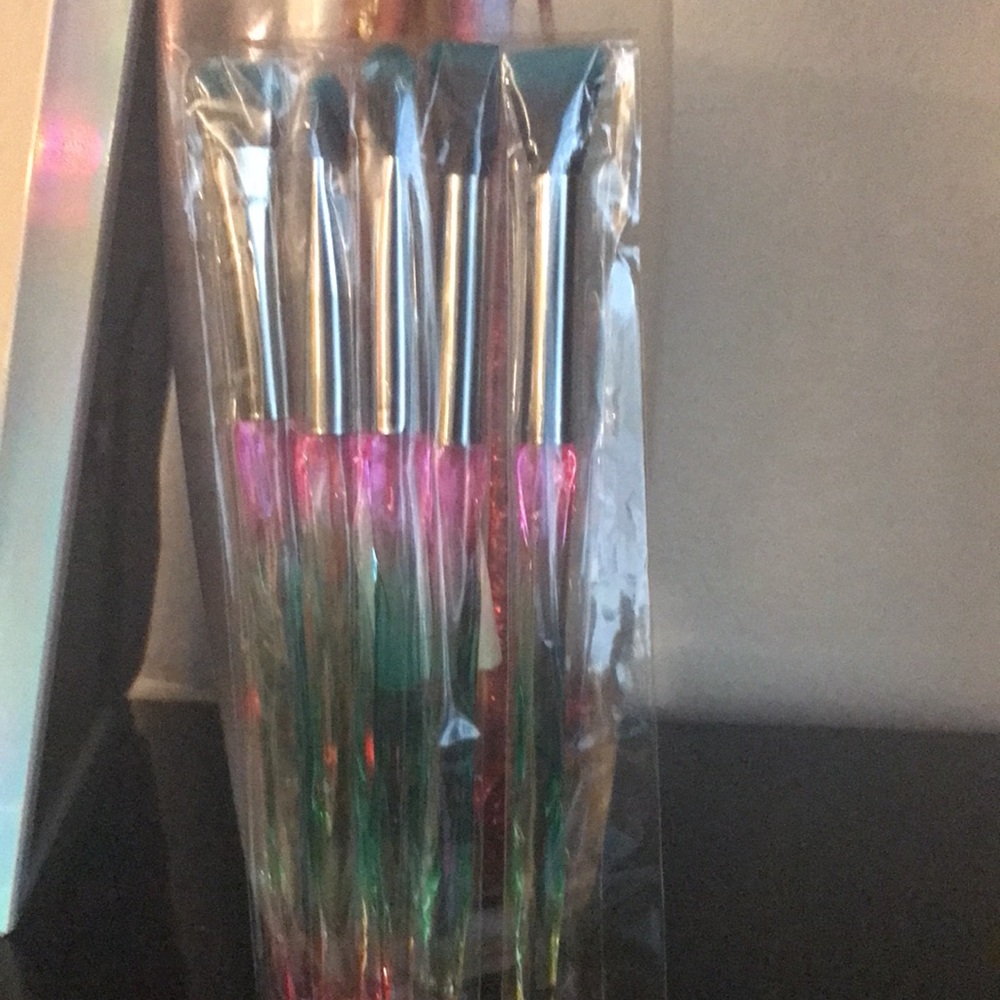 Makeup brushes - Picture 3 of 3